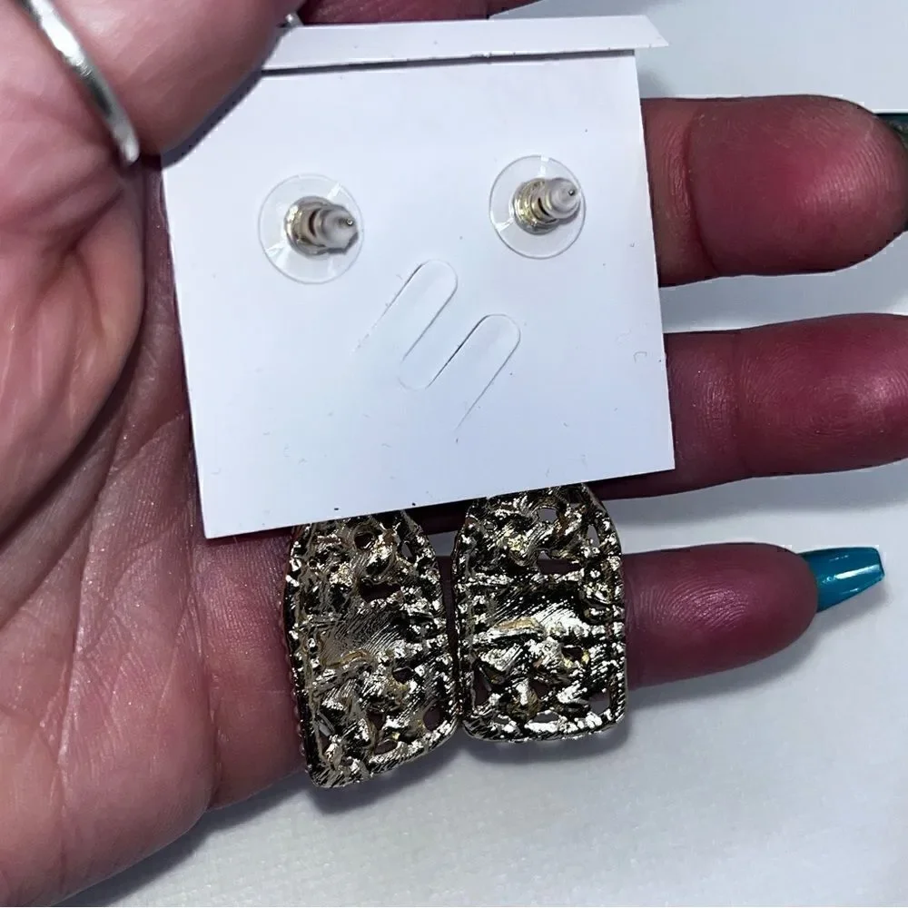 EARRINGS! Betsey Johnson Champagne bottle CHEERS🥂 Gemstone Bubbles BNWT